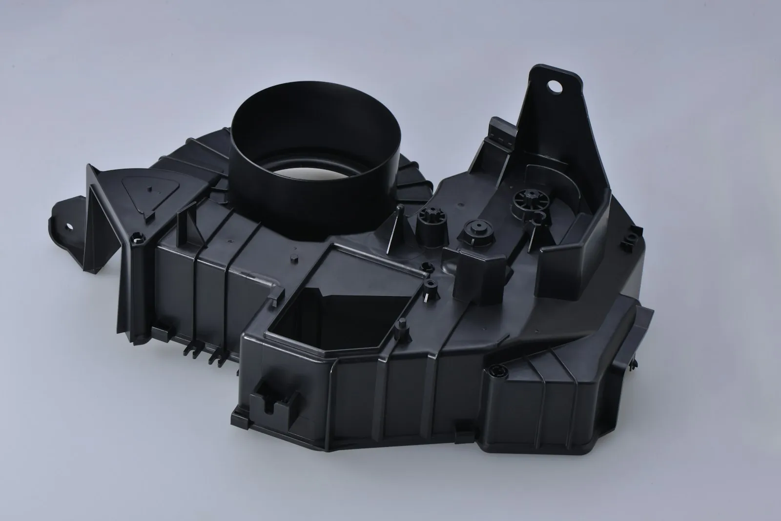 Pieza automotriz de plástico inyectado fabricada por CoreMesh
